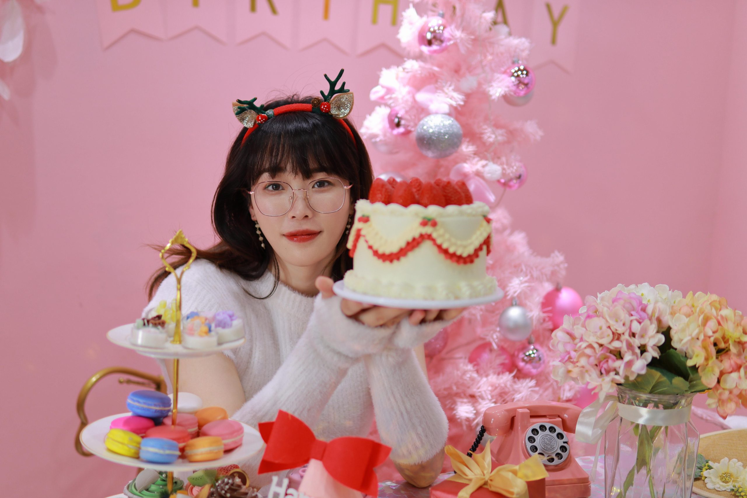 老人视频通话,跟女儿聊天